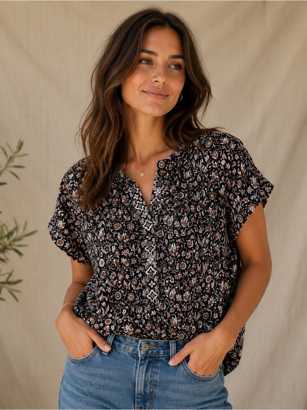 XiRENA Black Floral Short Sleeve V-Neck Blouse